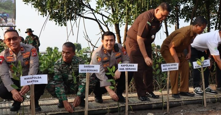 Kapolres Serang hadiri puncak penanaman mangrove nasional secara serentak