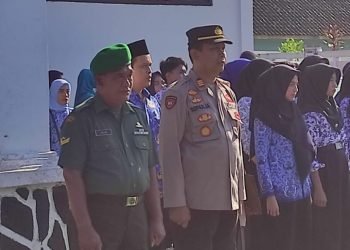Kapolsek Wanasalam Polres Lebak menghadiri Upacara Hari Pendidikan Nasional dan Hari Kebangkitan Nasional ke 115 tahun 2023 tingkat Kec. Wanasalam