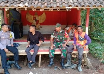 Sinergitas Bhabinkamtibmas Polsek Petir Polres Serang dan Babinsa Koramil Petir Dalam Menjaga Kamtibmas
