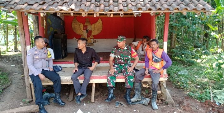 Sinergitas Bhabinkamtibmas Polsek Petir Polres Serang dan Babinsa Koramil Petir Dalam Menjaga Kamtibmas