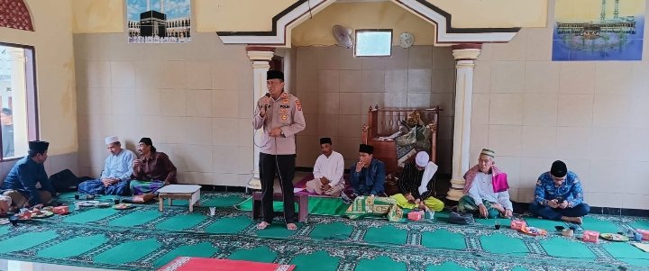Kapolsek Petir Polres Serang Hadiri Kegiatan Pengajian Bulanan Rutin Ulama dan Umaro serta Masyarakat Kec. Petir