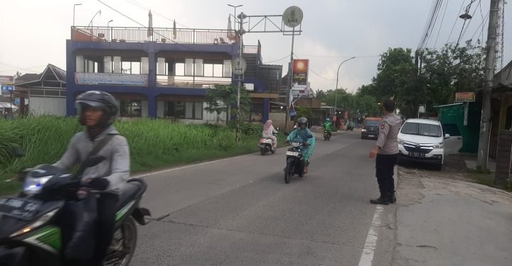 Strong Point Pagi Dalam Wujud Nyata Kehadiran Anggota Polsek Petir Polres Serang Ditengah Masyarakat