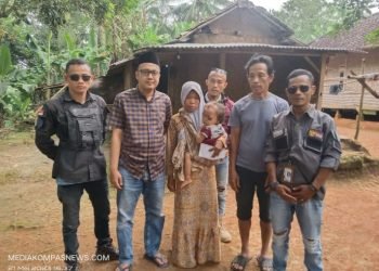 Forwal Dan Aliansi Aktivis Lebak Peduli Laksanakan Bakti Sosial Untuk Membantu Anak Ibu Adijah Yang Menderita Penyakit Tumor