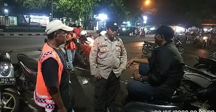 Cek Lokasi Parkir Depan Masjid Agung Polsek Rangkasbitung Polres Lebak Sampaikan Himbauan