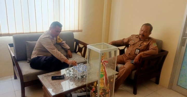 Menjaga situasi Kamtibmas, Bhabinkamtibmas sambang kelurahan binaanya