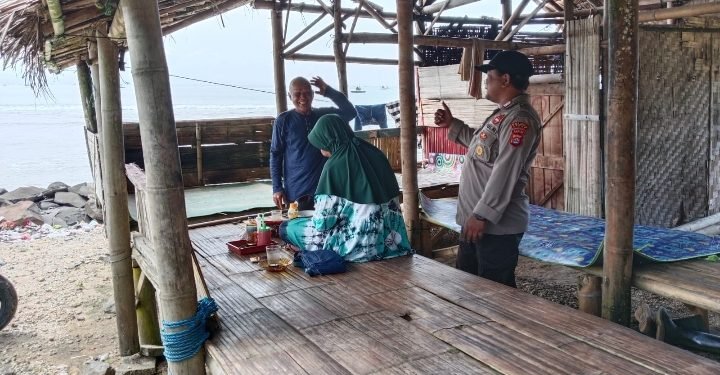 Bhabinkamtibmas Polsek Wanasalam Polres Lebak Rutin Laksanakan Giat Sambang Dan Silaturahmi Dengan Warga