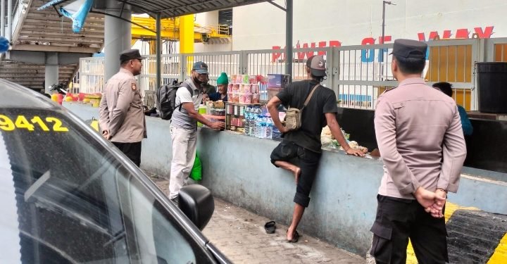 Menjaga Harkamtibmas, Personel Polsek Kskp Merak Polres Cilegon Polda Banten Laksanakan Sambang dan Patroli Dialogis