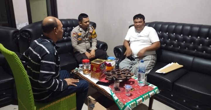 Jaga Kamtibmas Kondusif, Personel Bhabinkamtibmas Polsek Bojonegara Polres Cilegon Gandeng Tokoh Masyarakat