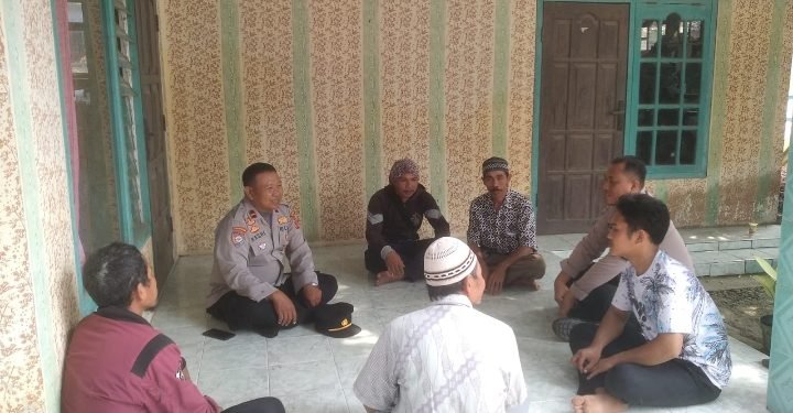 Jum’at curhat, Kapolsek Bojonegara  Polres Cilegon Polda Banten Dengarkan Langsung Masukan Warga