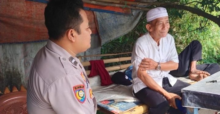 JALIN SILATURAHMI, BHABINKAMTIBMAS POLSEK CIBEBER POLRES CILEGON POLDA BANTEN SAMBANGI TOKOH MASYARAKAT DI WILAYAH CIBEBER