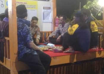 Bhabinkamtibmas Polsek Bojonegara Polres Cilegon Polda Banten,Kontrol Pos Kamling laksanakan Komunikasi Kamtibmas dengan Petugas Satkamling