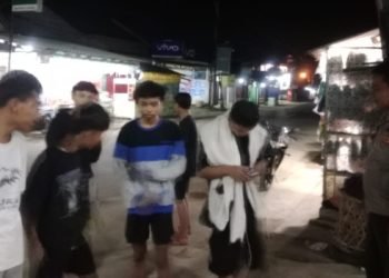 Sambangi Anak Remaja, Anggota Polsek Wanasalam Polres Lebak Berikan Himbauan Kamtibmas