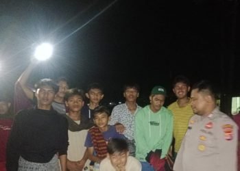 Sambangi Anak Remaja, Anggota Polsek Wanasalam Polres Lebak Berikan Himbauan Kamtibmas