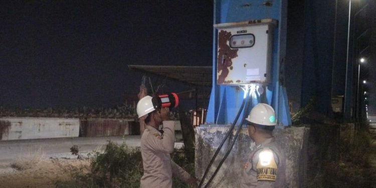 Sambangi Security, Bhabinkamtibmas Polsek Bojonegara  Polres Polda Banten Berikan Arahan