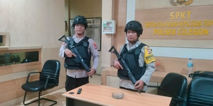 Cegah aksi teror personil Polsek Cilegon Tingkatkan Sispam Mako menggunakan body system lengkap