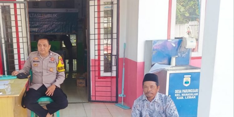 Bhabinkamtibmas Polsek Wanasalam Polres Lebak Rutin Laksanakan Giat Sambang Dan Silaturahmi Dengan Warga