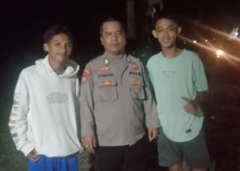 Sambangi Anak Remaja, Anggota Polsek Wanasalam Polres Lebak Berikan Himbauan Kamtibmas