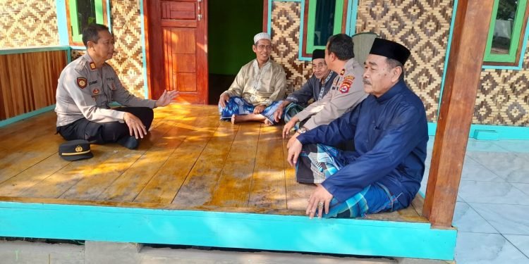 Jum’at Curhat, Kapolsek Cikeusal Bersama Tokoh dan Masyarakat.