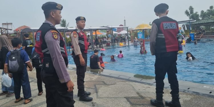 Berikan rasa man terhadap masyarakat, Tim Patroli Kijang 903 Sat Samapta Polres Serang laksanakan patroli tempat wisata