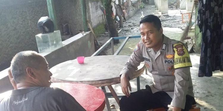 Bhabinkamtibmas Polsek Jawilan Polres Serang Sambang DDS ke Kampung Malang Nengah Desa Pagintungan