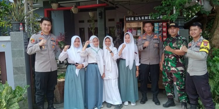 Guyub TNI POLRI Kapolsek Jawilan Polres Serang Bersama TNI Laksanakan Giat Himbau Kamtibmas