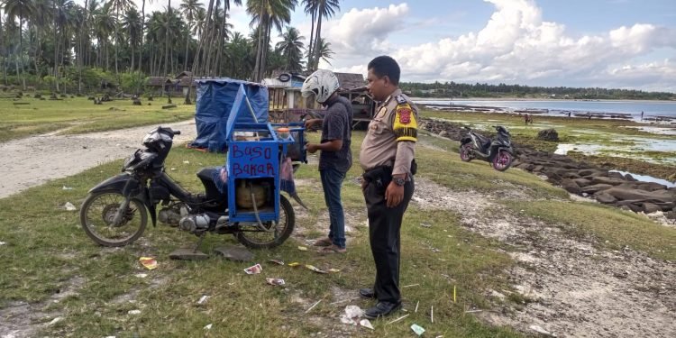 Dengan Cara Humanis Anggota Polsek Wanasalam Polres Lebak Ciptakan Situasi Kamtibmas Yang Aman, nyaman Dan Kondusif Di Kawasan Wisata Tanjung Panto