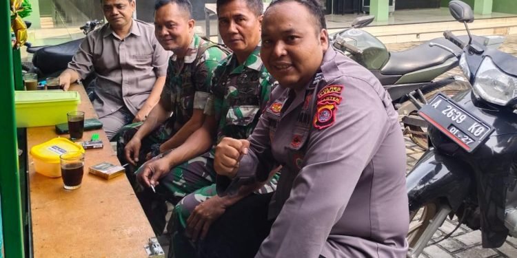 Bhabinkamtibmas Polsek Rangkasbitung Polres Lebak Laksanakan Program Kapolda Banten “Yuk Ngopi Wae”