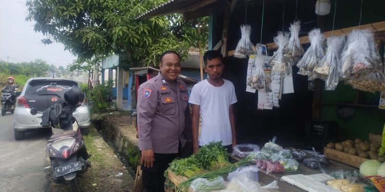 Polsek Rangkasbitung Polres Lebak Gandeng Pedagang Sayuran Berikan Himbauan Kamtibmas di Desa Binaan