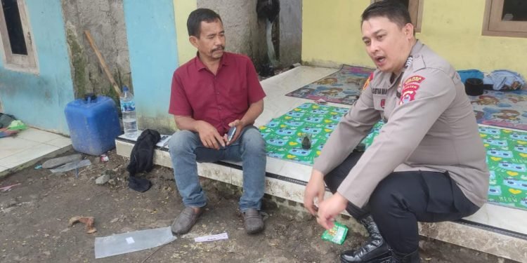 Polmas RW, Kanit Samapta Polsek Jawilan Polres Serang Bripka Y Setiawan Kunjungi Warga Desa Parakan