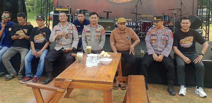 Jalin Silaturahmi Dengan Kades Nameng Kapolsek Rangkasbitung Polres Lebak Laksanakan Giat Sambang