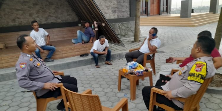 Jalin Komunikasi aktif, Personil Polsek  Cibeber sambangi  masyarakat  Cibeber