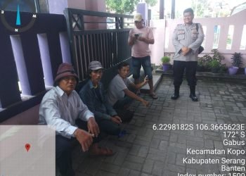 Giat Rutin Bhabinkamtibmas Polsek Kopo Polres Serang Laksanakan Sambang Ke Rumah Warga