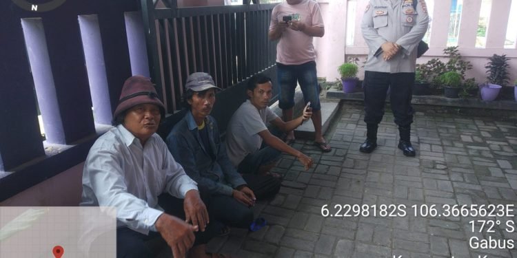 Giat Rutin Bhabinkamtibmas Polsek Kopo Polres Serang Laksanakan Sambang Ke Rumah Warga