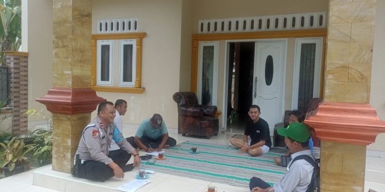Bhabinkamtibmas Polsek Rangkasbitung Polres Lebak Silaturahmi Ke Warga Desa Binaan