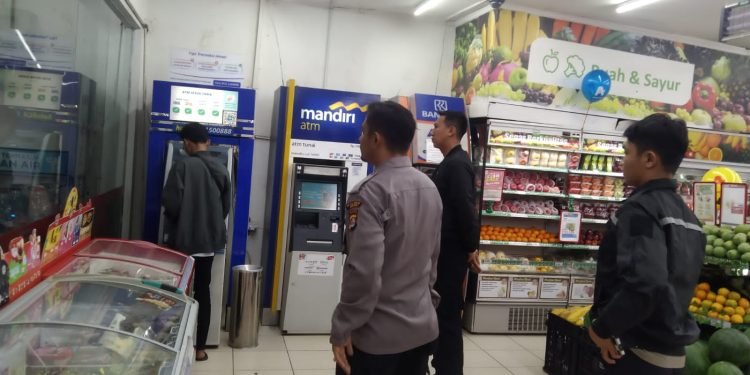 Berikan rasa aman terhadap masyarakat, Tim Patroli Quick Win Presisi Polres Serang laksanakan patroli malam