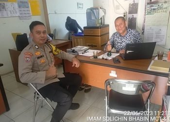 Bhabinkamtibmas Polsek Rangkasbitung Polres Lebak Kunjungi Kantor Kelurahan Cijoro Lebak
