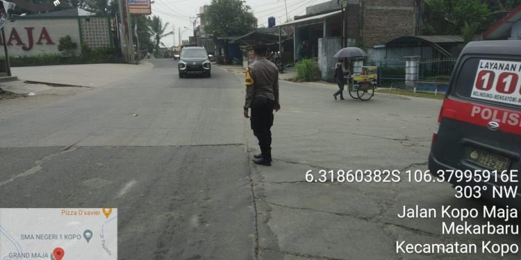 Polsek Kopo Polres Serang  Berikan Pelayanan Melalui Pengaturan Lalu Lintas