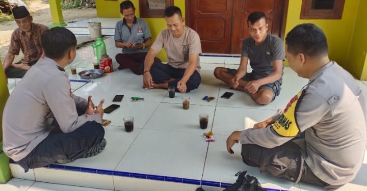 Jalin Komunikasi aktif, Personil Polsek  Cibeber sambangi  masyarakat   Link Pakis Aji Cibeber
