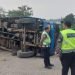 Satlantas Polres Cilegon Evakuasi Laka Tunggal Truk
