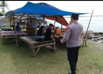 Dengan Cara Humanis Anggota Polsek Wanasalam Polres Lebak Ciptakan Situasi Kamtibmas Yang Aman, nyaman Dan Kondusif Di Kawasan Wisata Tanjung Pantai