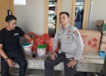 Harkamtibmas Bhabinkamtibmas Polsek Wanasalam Polres Lebak Sambang Warga