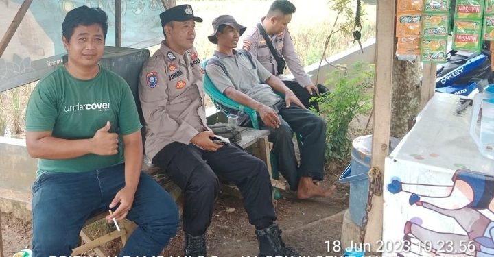 Polsek Rangkasbitung Polres Lebak Laksanakan Giat Sambang Pererat Tali Silaturahmi Dengan Warga