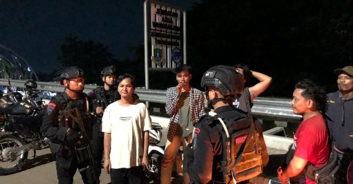 Cegah Gangguan Kamtibmas, Satbrimob Polda Banten Gelar Patroli di Malam Hari