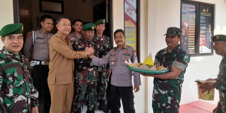 Polsek Sajira Polres Lebak Mendapatkan Ucapan HUT Bayangkara Ke 77 Dari Koramil 0304 Sajira