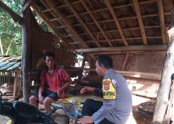 Di manapun Dan Kapanpun, Personel Bhabinkamtibmas Polsek Mancak Polres Cilegon Dekatkan Diri Dengan Tokoh Masyarakat