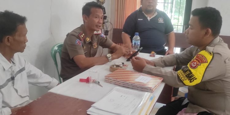Bhabinkamtibmas Polsek Anyar Polres Cilegon Polda Banten tingkatkan Silahturahmi kepada ketua PPS Bandulu