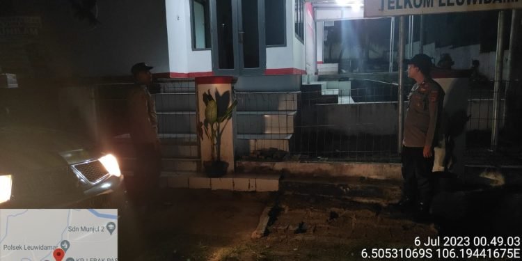 Berikan keamanan dan kenyamanan pada warga Anggota Polsek Leuwidamar Polres Lebak Laksanakan Patroli wilayah pada malam hari