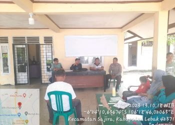 Bhabinkamtibmas Polsek Sajira Polres Lebak Bersilaturahmi Dengan Prades Desa Parungsari