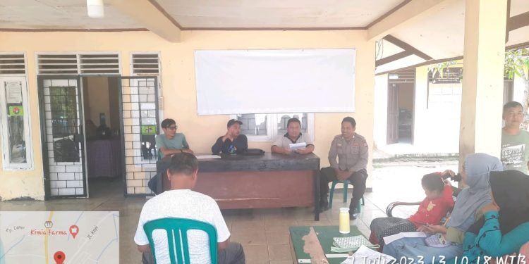Bhabinkamtibmas Polsek Sajira Polres Lebak Bersilaturahmi Dengan Prades Desa Parungsari
