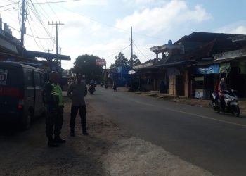AGAR TERCIPTA KAMSELTIBCAR LANTAS ANGGOTA POLSEK WANASALAM POLRES LEBAK GELAR STRONG POINT DAERAH RAWAN MACET DAN LAKA LANTAS
